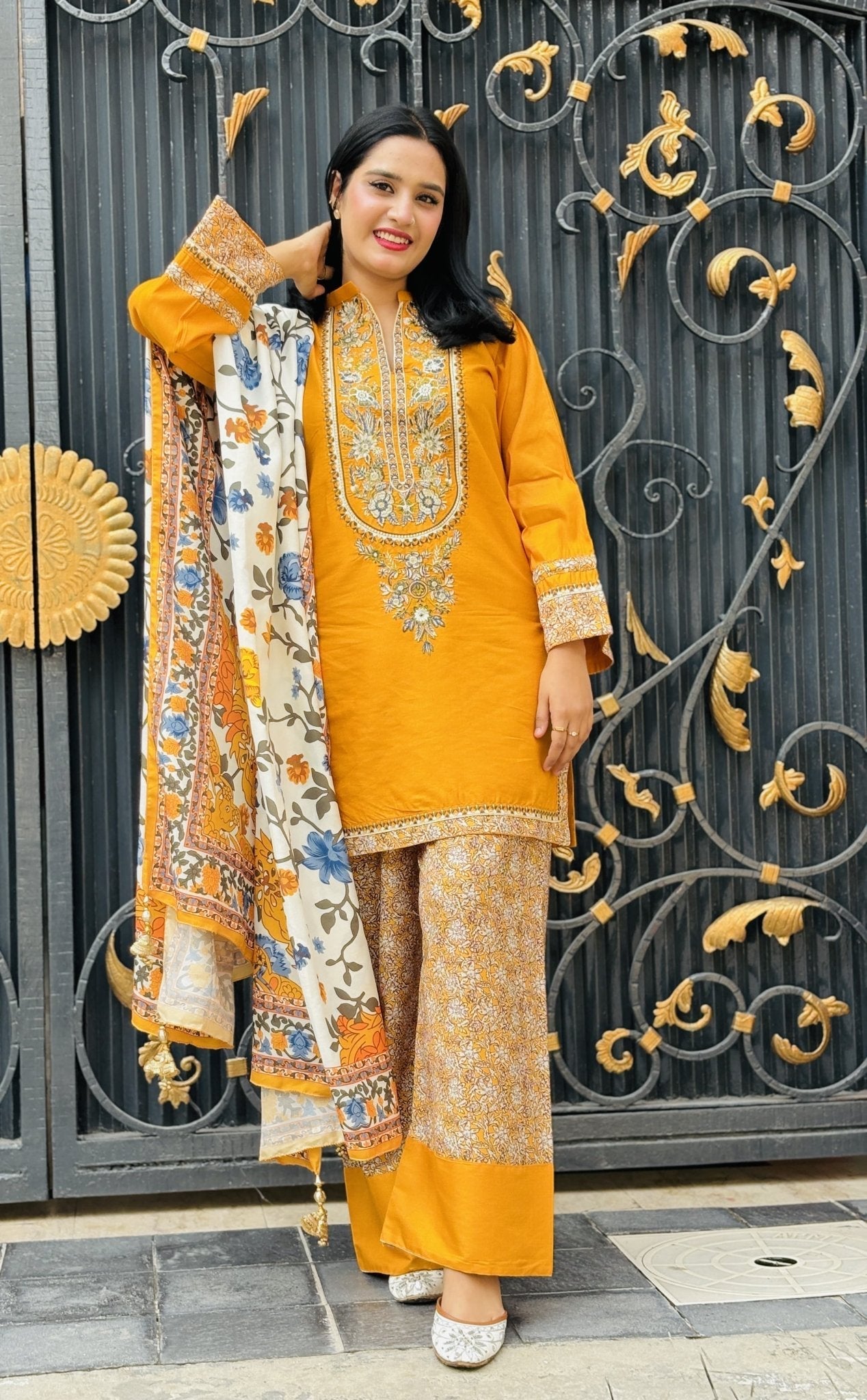 Livan 3 Pc Embroided 3 pc with shawl - Noor - e - Ujala